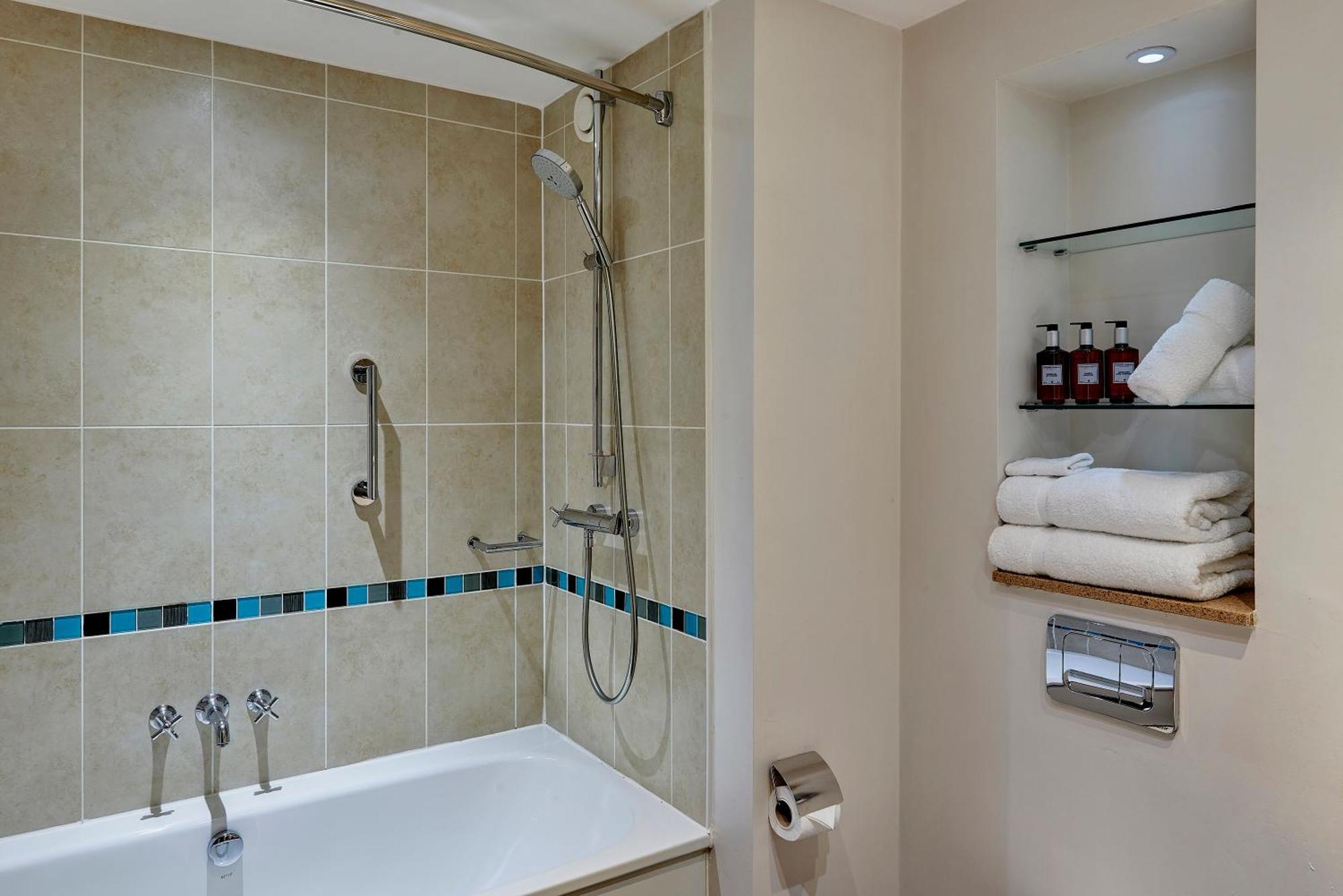 Suite King con 1 Camera da Letto e Divano-Letto