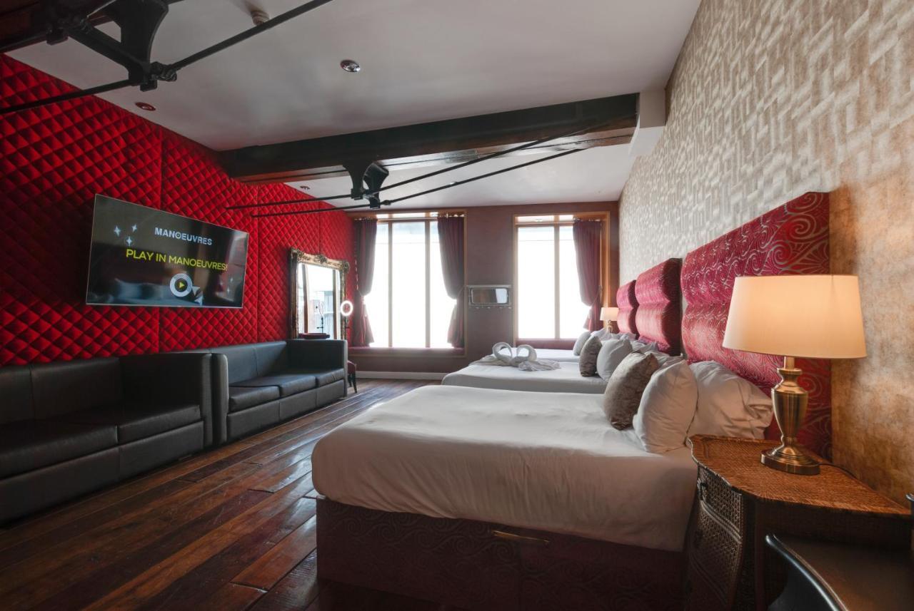 Deluxe Studio