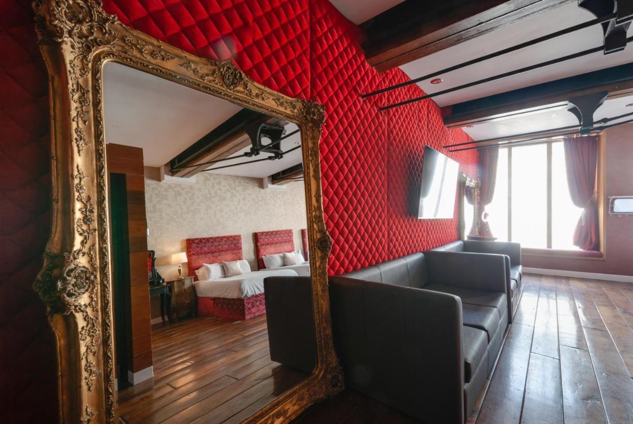Deluxe Studio
