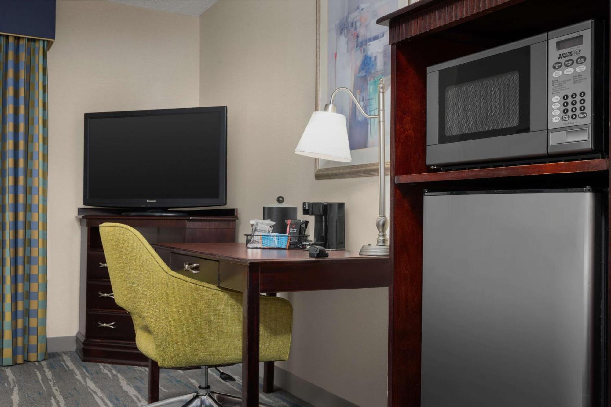 King Room with Sofa Bed and Study - Non-Smoking