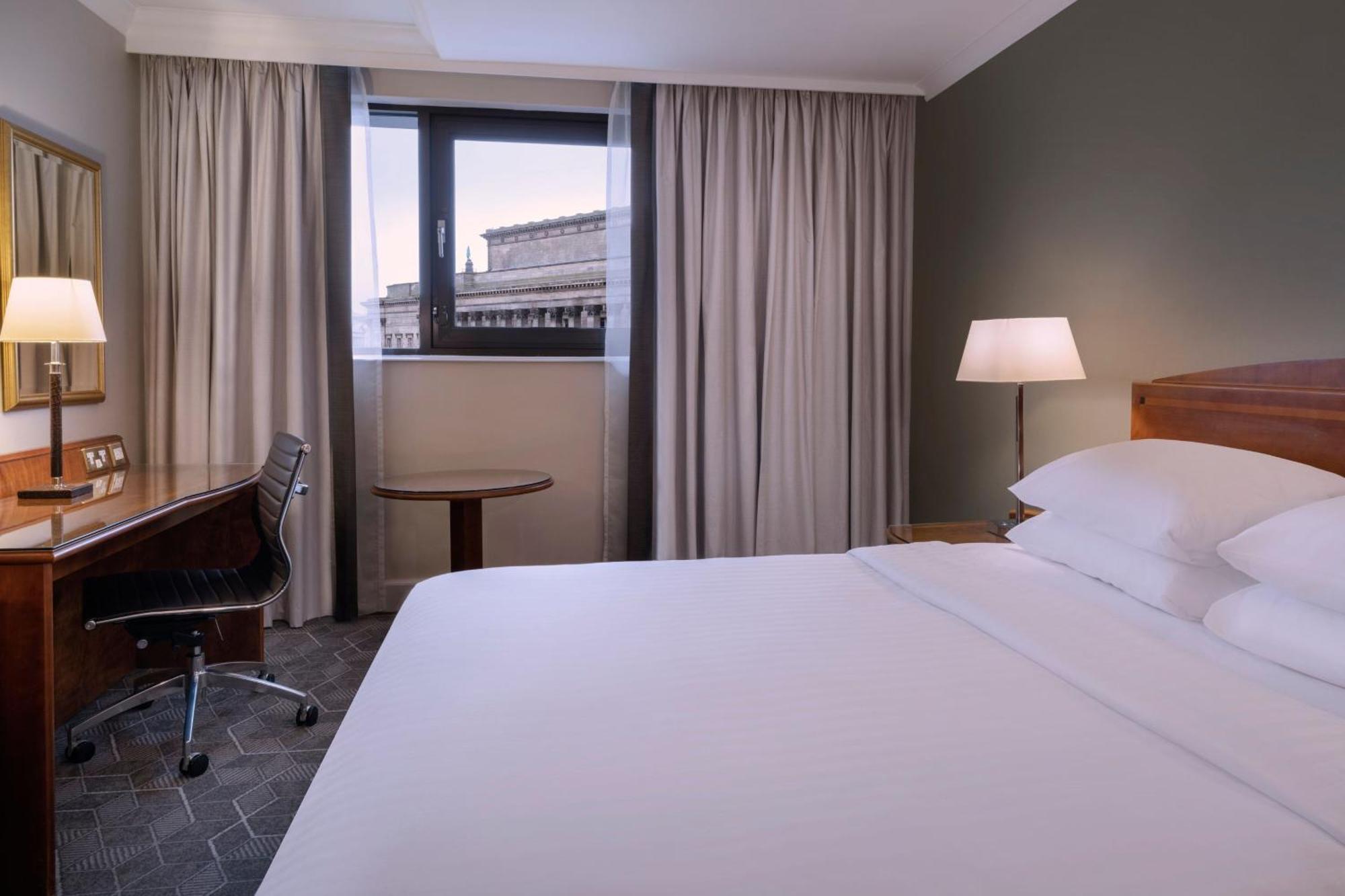 Deluxe Queen Room