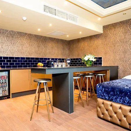 Signature Living At Shankly Hotel-2
